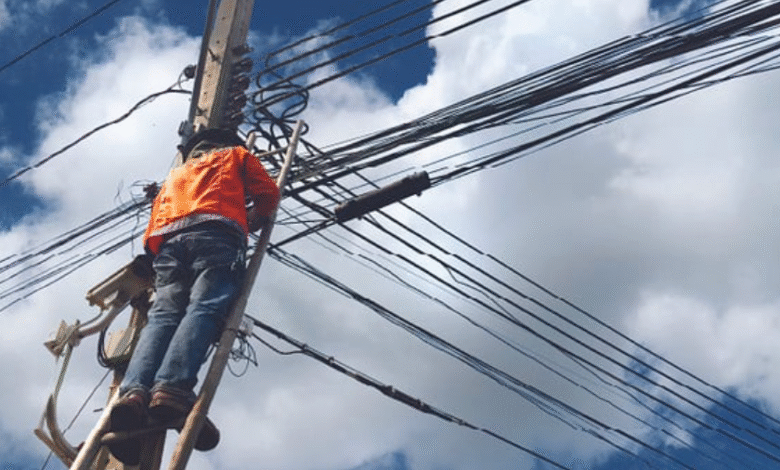 Understanding FTTH Drop Aerial Cable: Connecting Homes with Reliable Fiber Networks